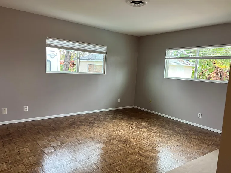 15146 Germain St — Photo 11