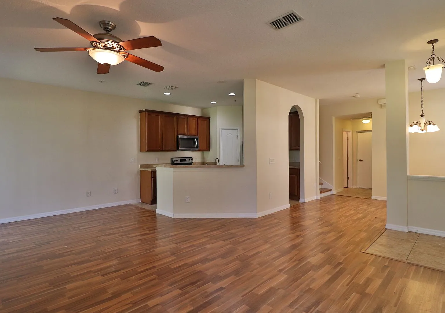 3/2.5/2 Town Home in gated community with public pool! — Photo 1