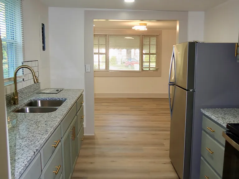 320 Samford St — Photo 2