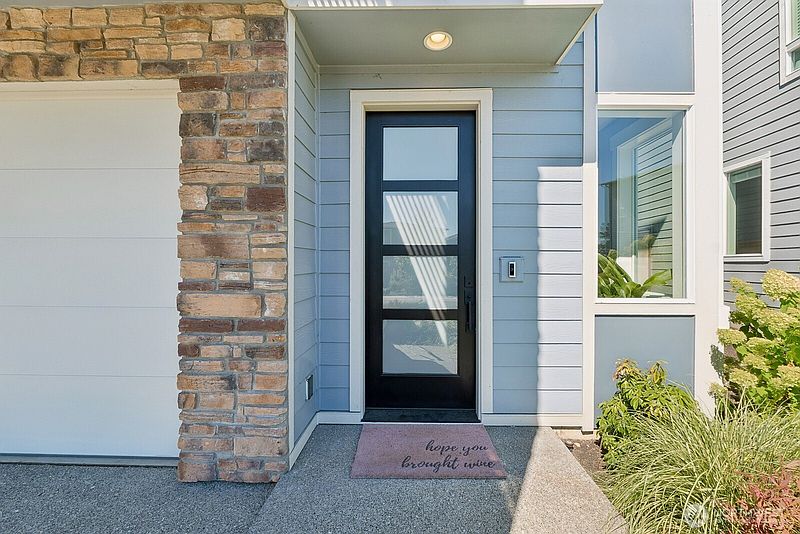 3rd image of 7504 S 129th Place