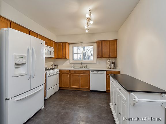 2nd image of 1713 Lakecliffe Dr APT A