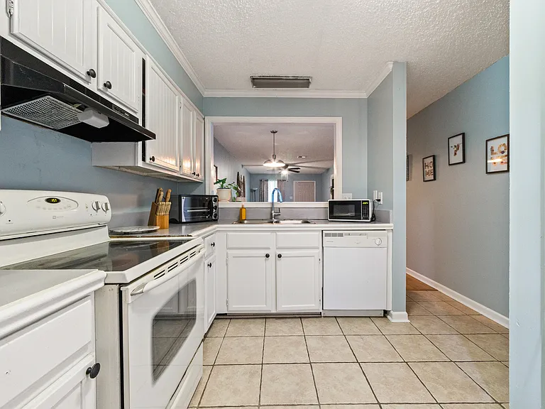 403 Clara St #B — Photo 6