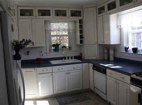 5th image of 325 E 8th St