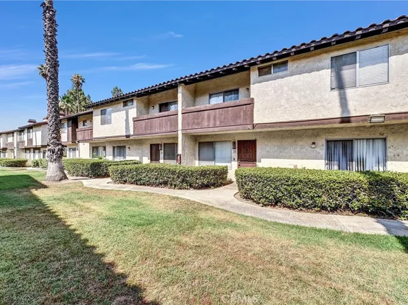 1077 Santo Antonio Dr APT 39, Colton, CA 92324