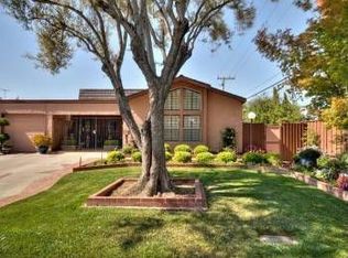 19817 Beekman Pl, Cupertino, CA 95014