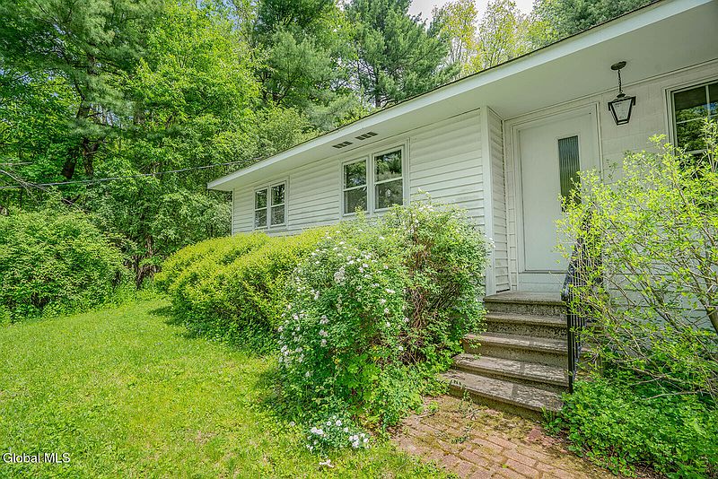 4th image of 470 Hoag Road