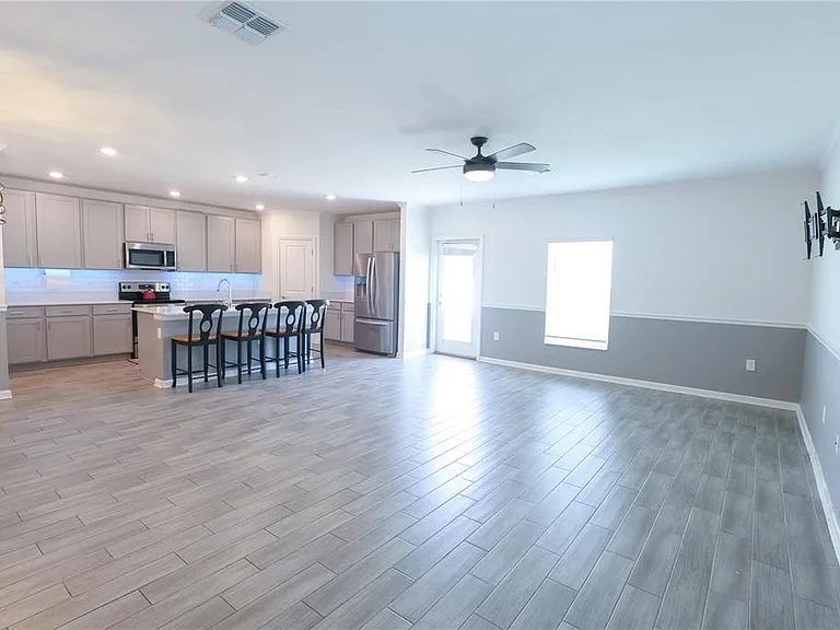 1821 Heart Lake Dr — Photo 5