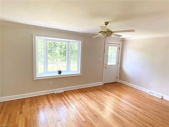 4th image of 440 Dayton Ave