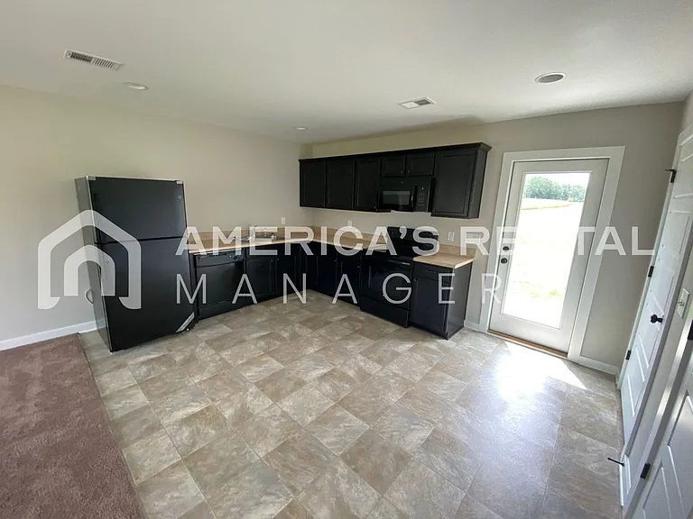 124 Sunlight Cir — Photo 2