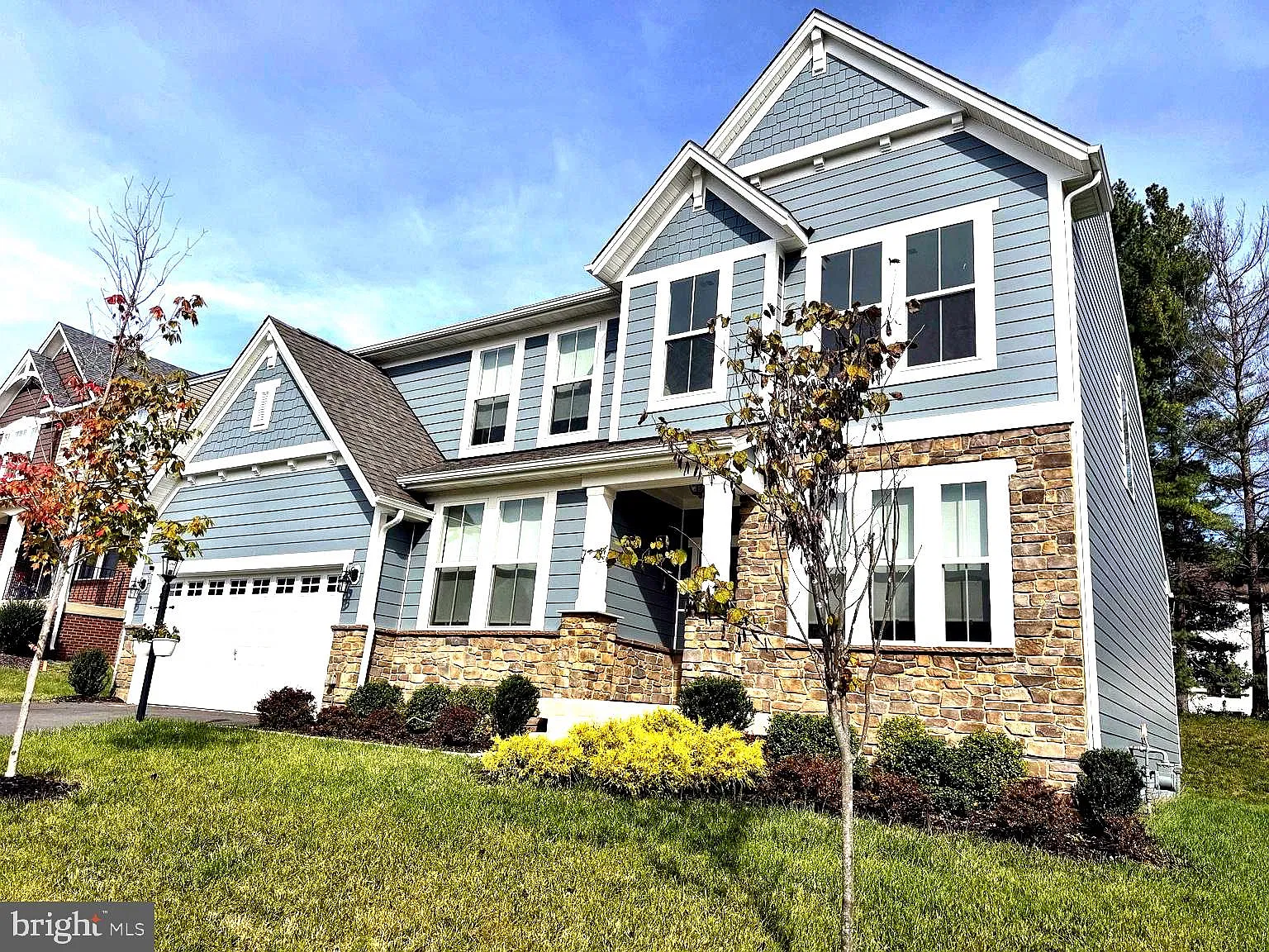5 bed, 5.5 bath, 3796 sqft, $4,900 — Photo 2