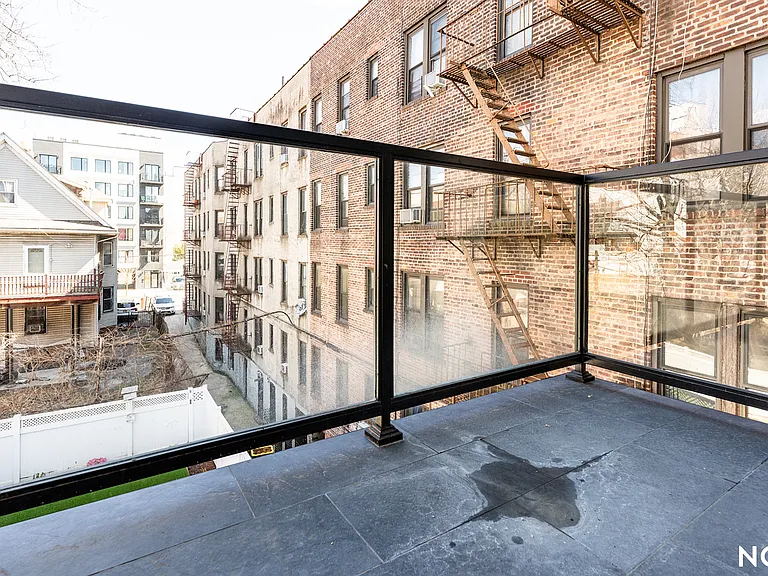 675 E 32nd St #35 — Photo 4