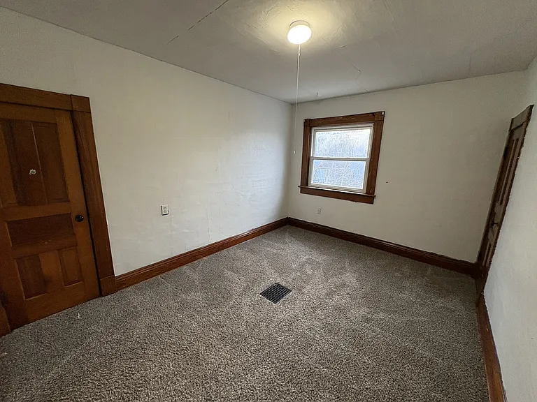 211 S Morton St — Photo 16