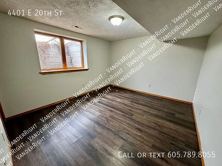 4401 E 20th St — Photo 22