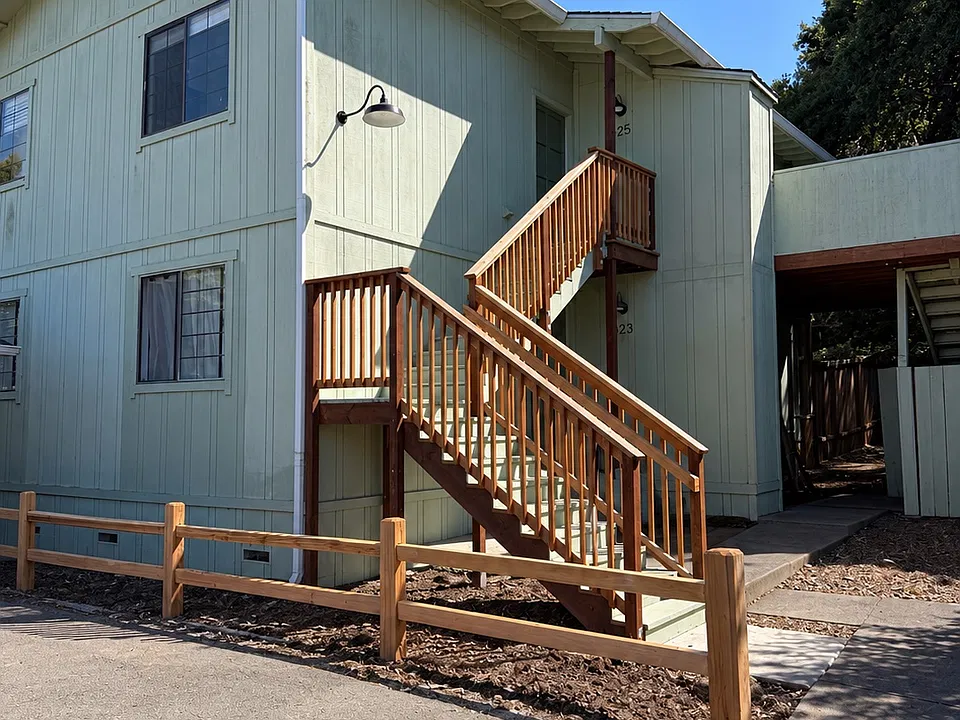 525 Baker St