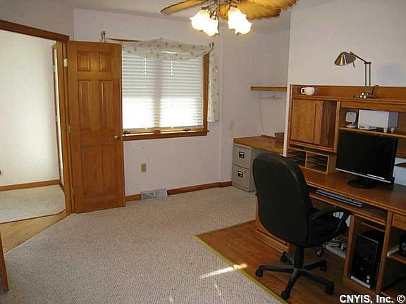 5th image of 302 Summerhaven Dr N