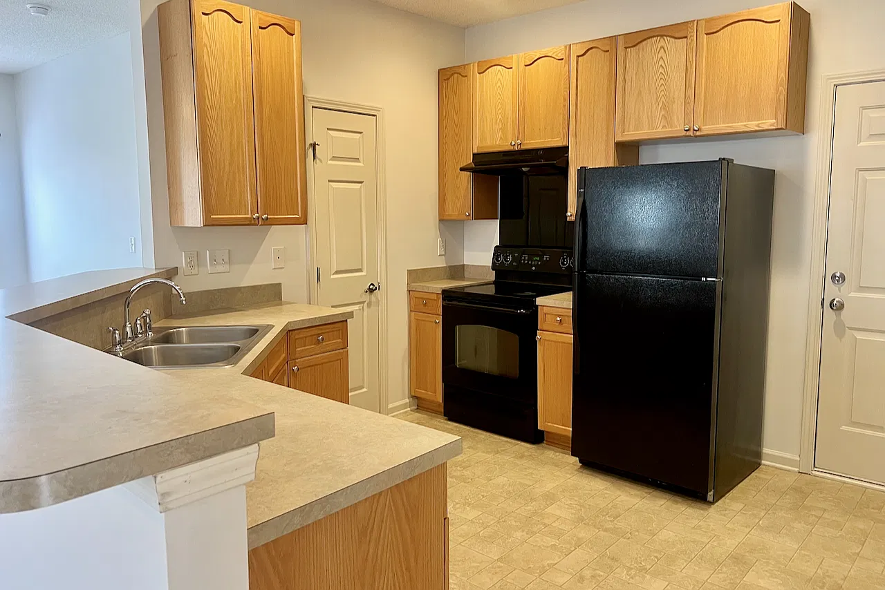 3 bed, 1350 sqft, $1,800 — Photo 4