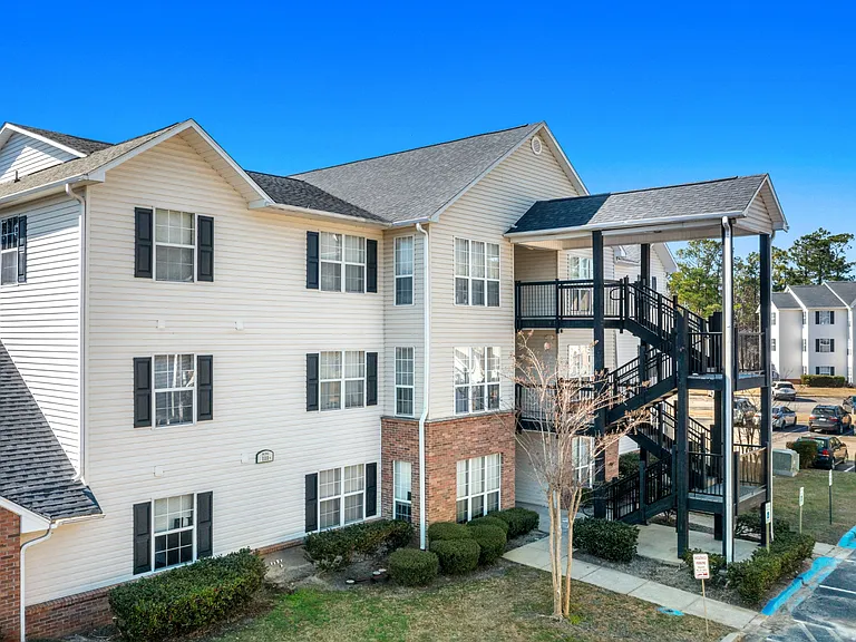 Summer Crest Apartments — Photo 3