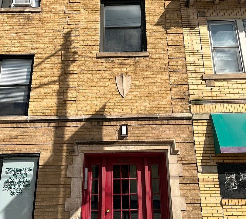 1st image of 2950 W Montrose Ave #2A