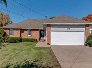 1127 E Camorene St, Springfield, MO 65803