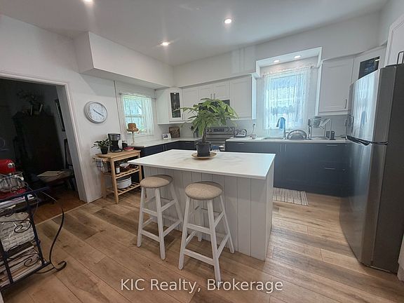 4th image of 48 George St E