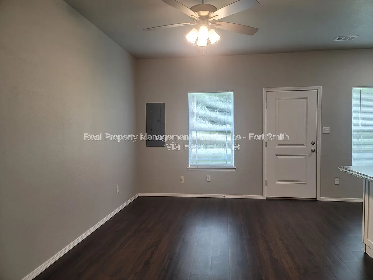 Building Photo - 2124 Ingalls Ln #C