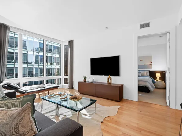 301 Mission St APT 17B, San Francisco, CA 94105