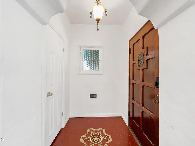 1412 Norton Ave — Photo 2