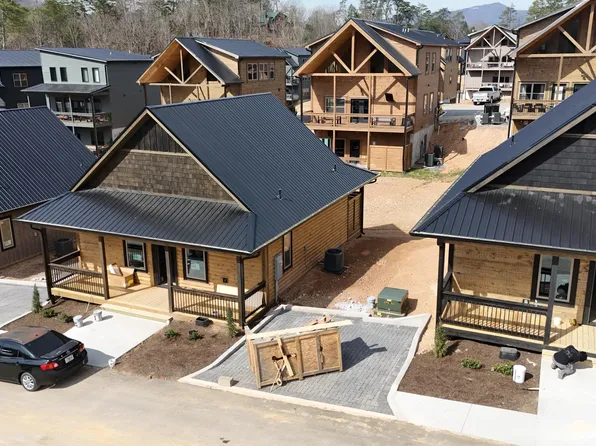 579 Warbonnet Way, Pigeon Forge, TN 37863