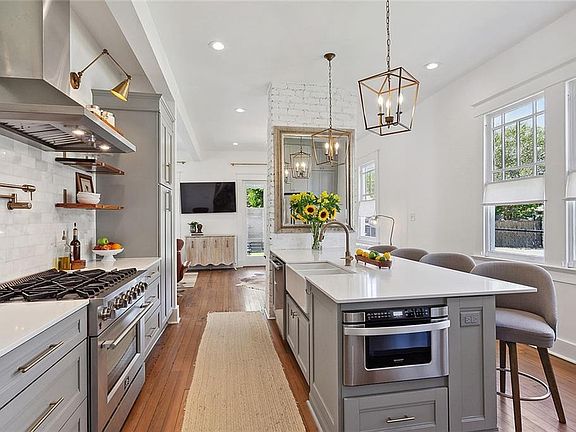 5th image of 2728 General Pershing St
