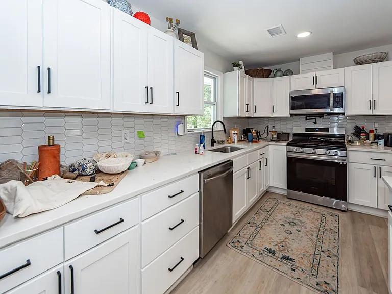 2045 Lake Ave — Photo 9