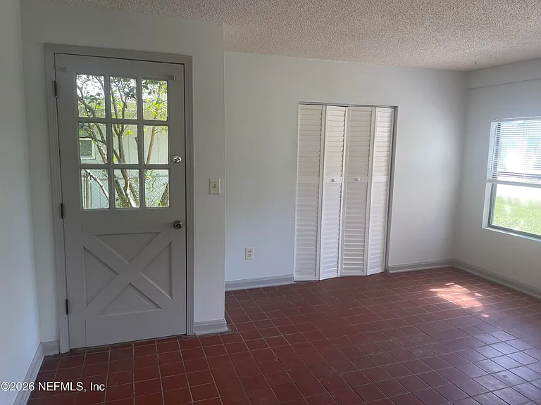 530 Myra St — Photo 7