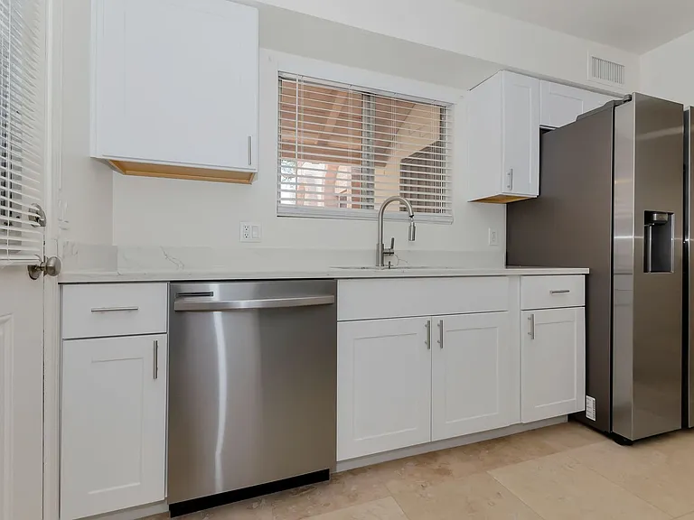 2720 N Beverly Ave — Photo 7