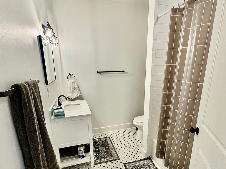 227 Ella St — Photo 18