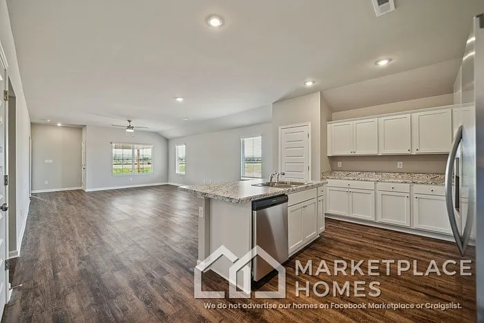 4022 Ryan Dr SW — Photo 7