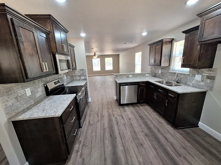 3030 W Perkins St — Photo 2