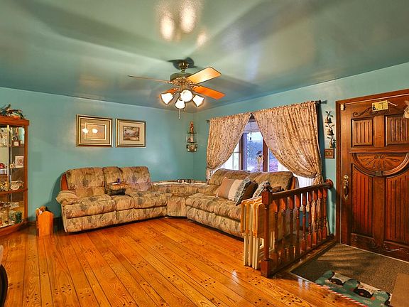 2nd image of 5520 Northcote Ave