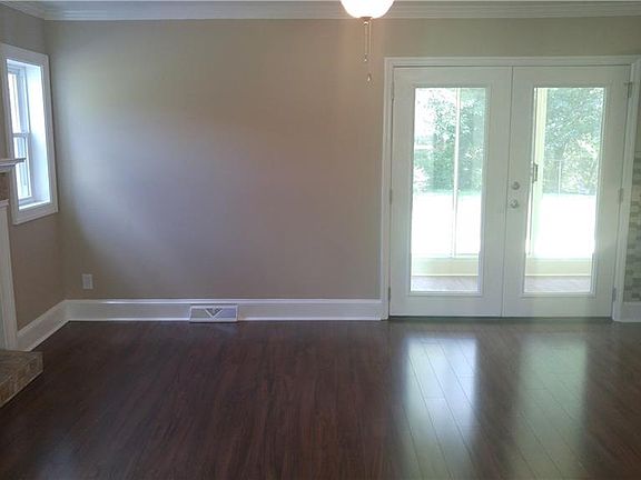 2nd image of 305 Pinedale Dr