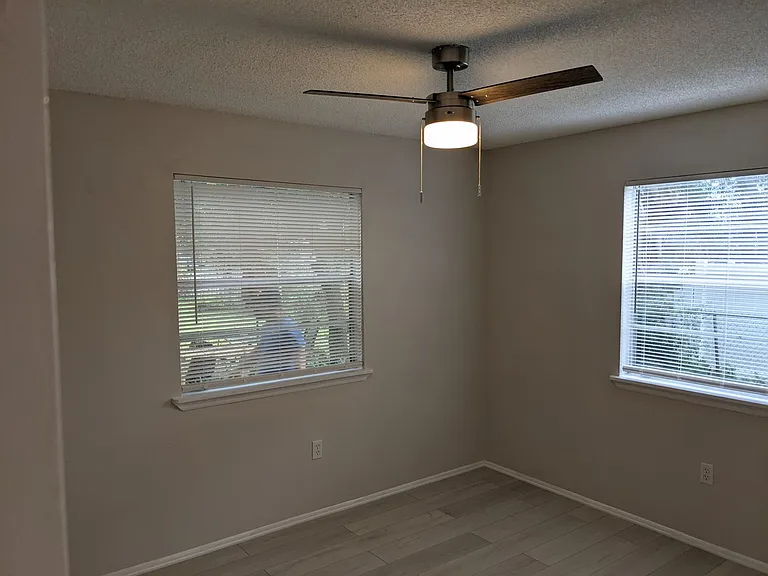 323 Olmstead Dr — Photo 8