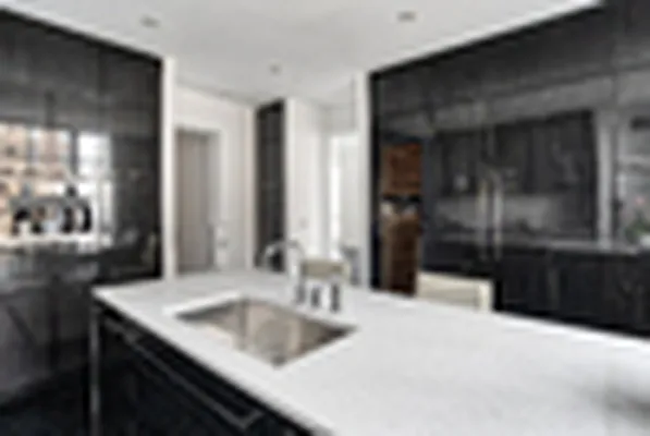 Sold by Extell Marketing Group | media 20