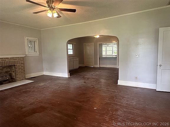 2nd image of 809 W Moore St