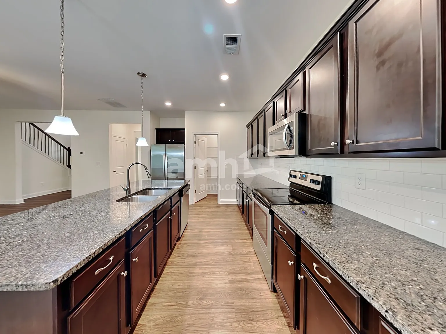5 bed, 3.0 bath, 2435 sqft, $2,505 — Photo 3