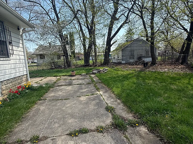3918 Trumbull Ave — Photo 28