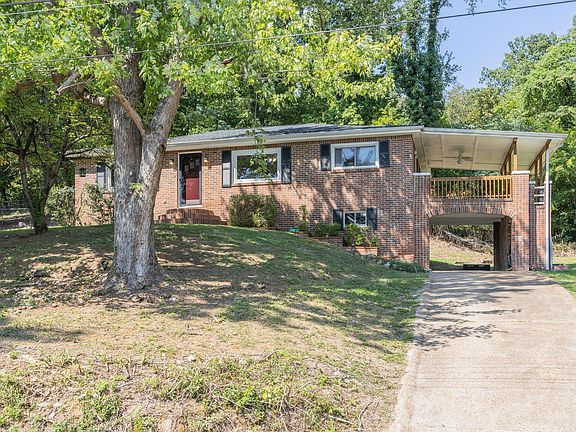 3rd image of 205 Woodlawn Dr