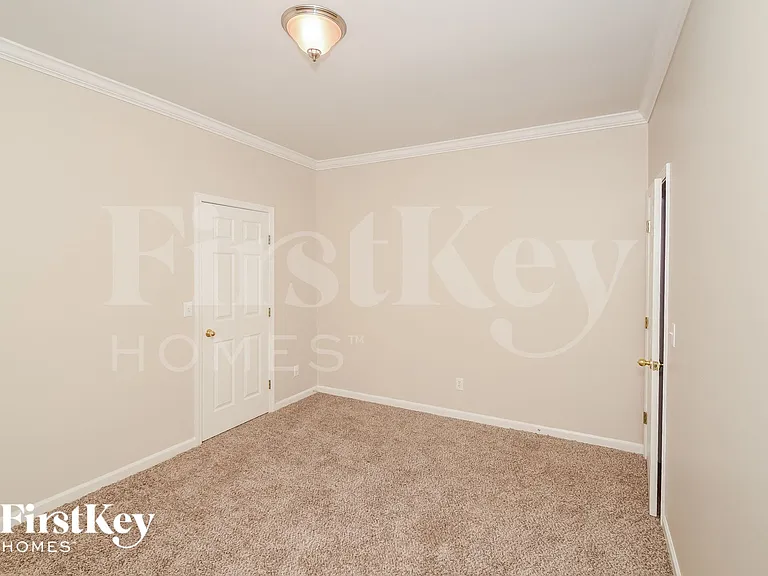 540 Enclave Cir — Photo 13