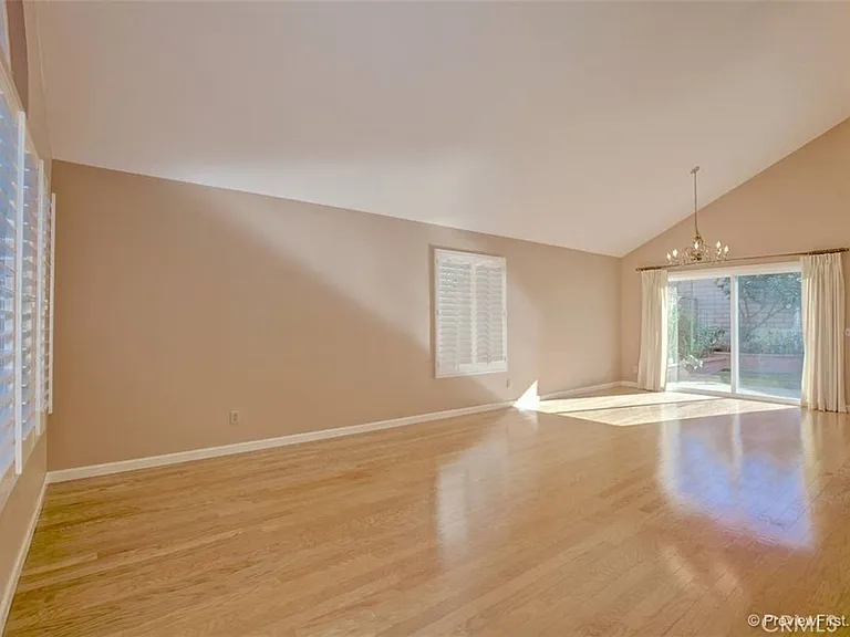 12 Woodlawn — Photo 7