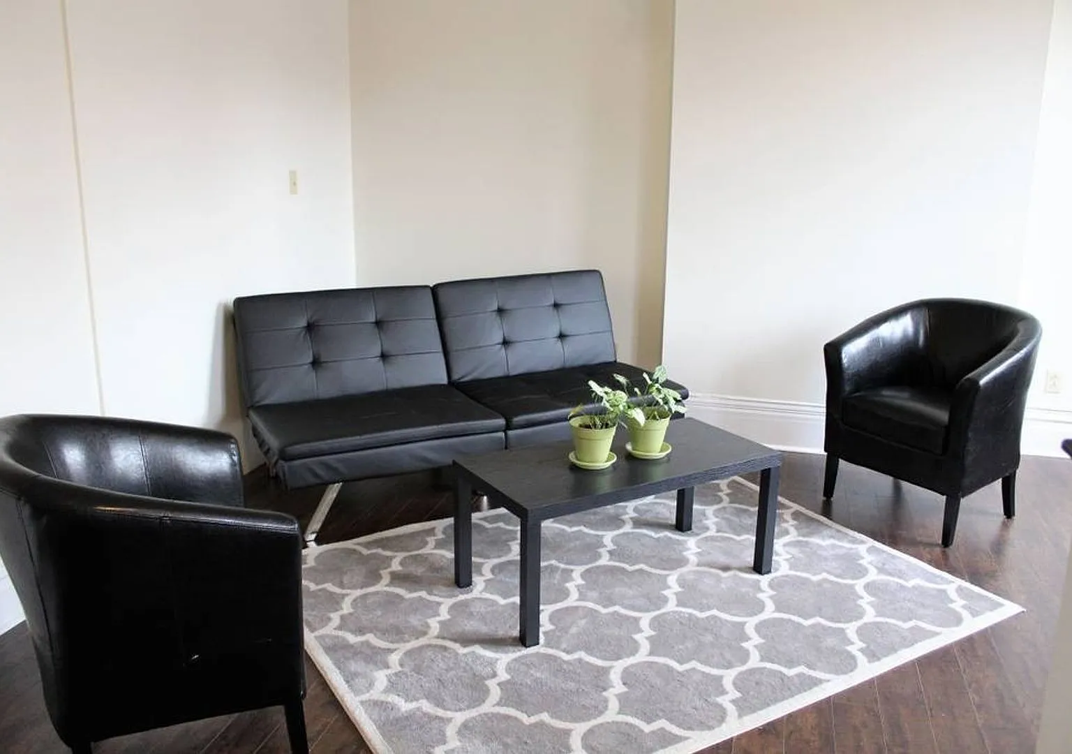 East Carson Street Living In The Heart Of The South Side Available Sept! — Photo 3