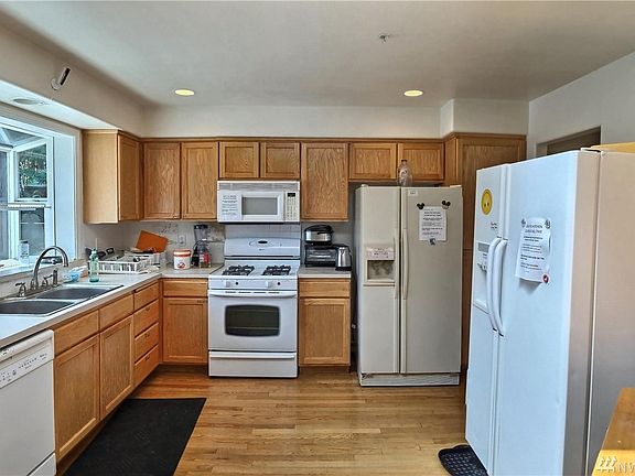 3rd image of 14843 Fremont Pl N