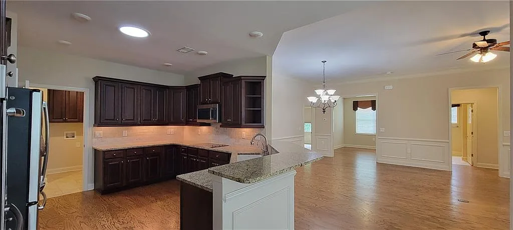 3 bed, 3.0 bath, 2385 sqft, $2,650 — Photo 4