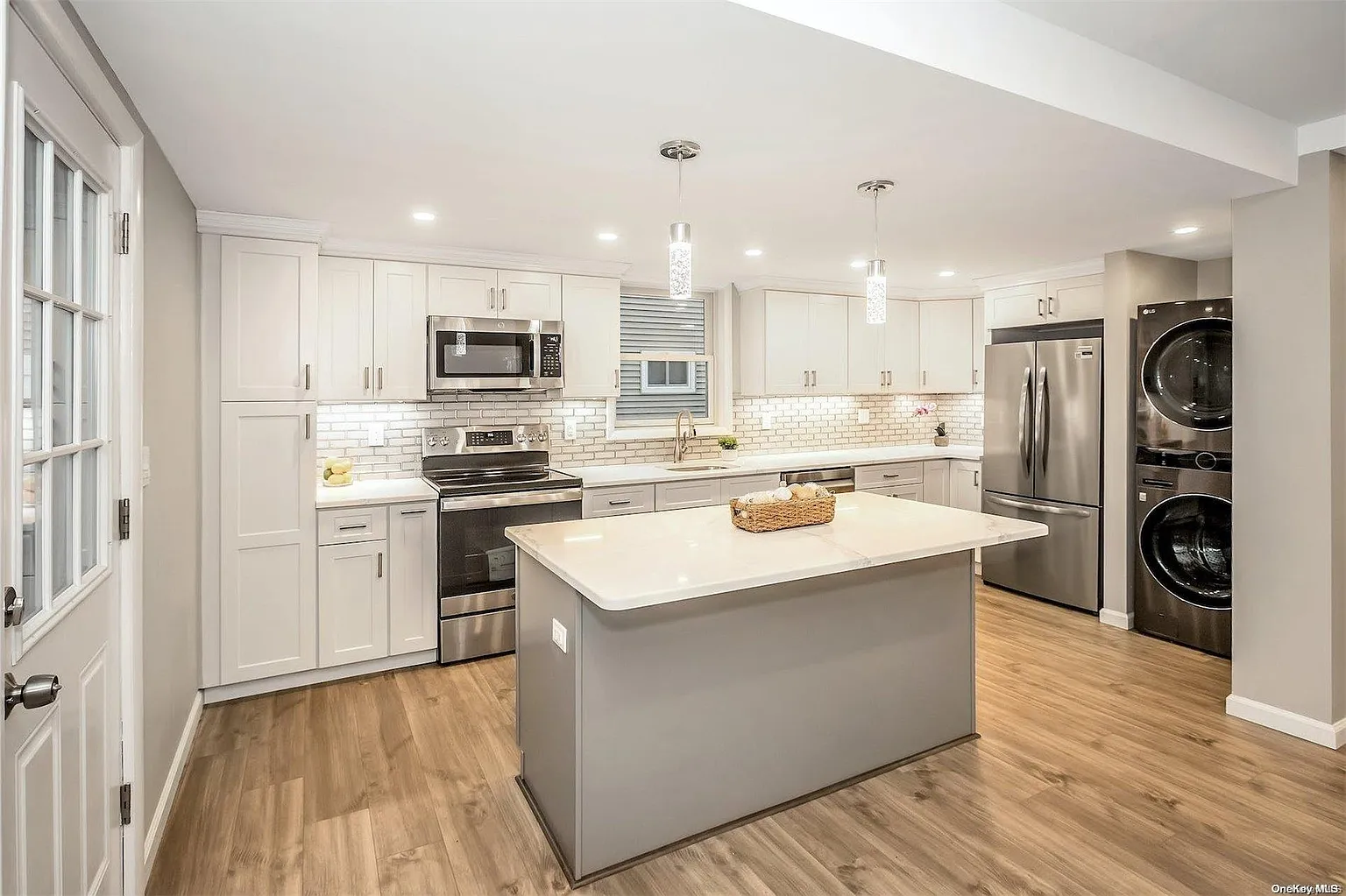 12 Carlton Drive photo 1