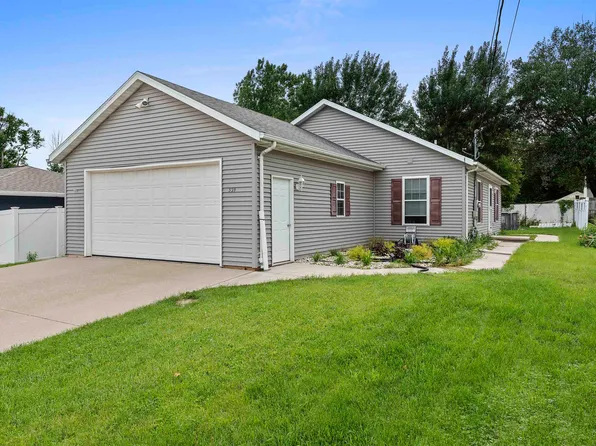 321 Buchanan St, Little Chute, WI 54140